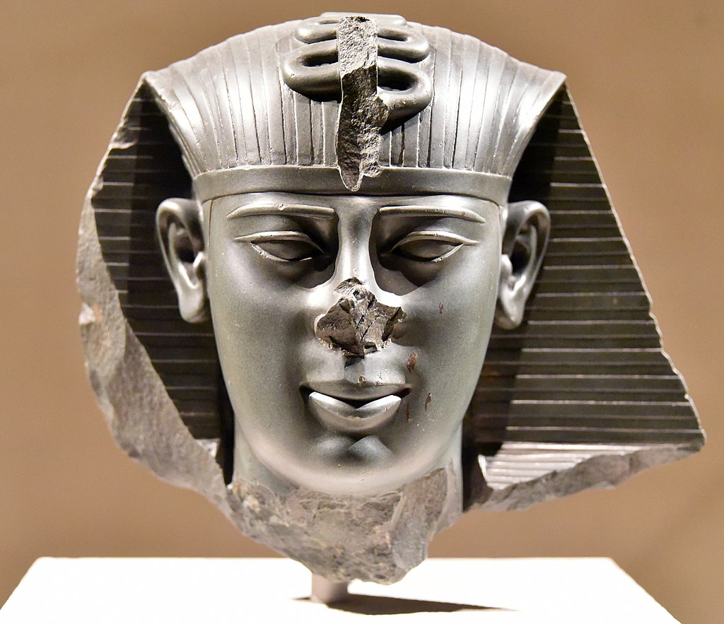 سردیس آماسیس دوم در موزه برلین آلمان